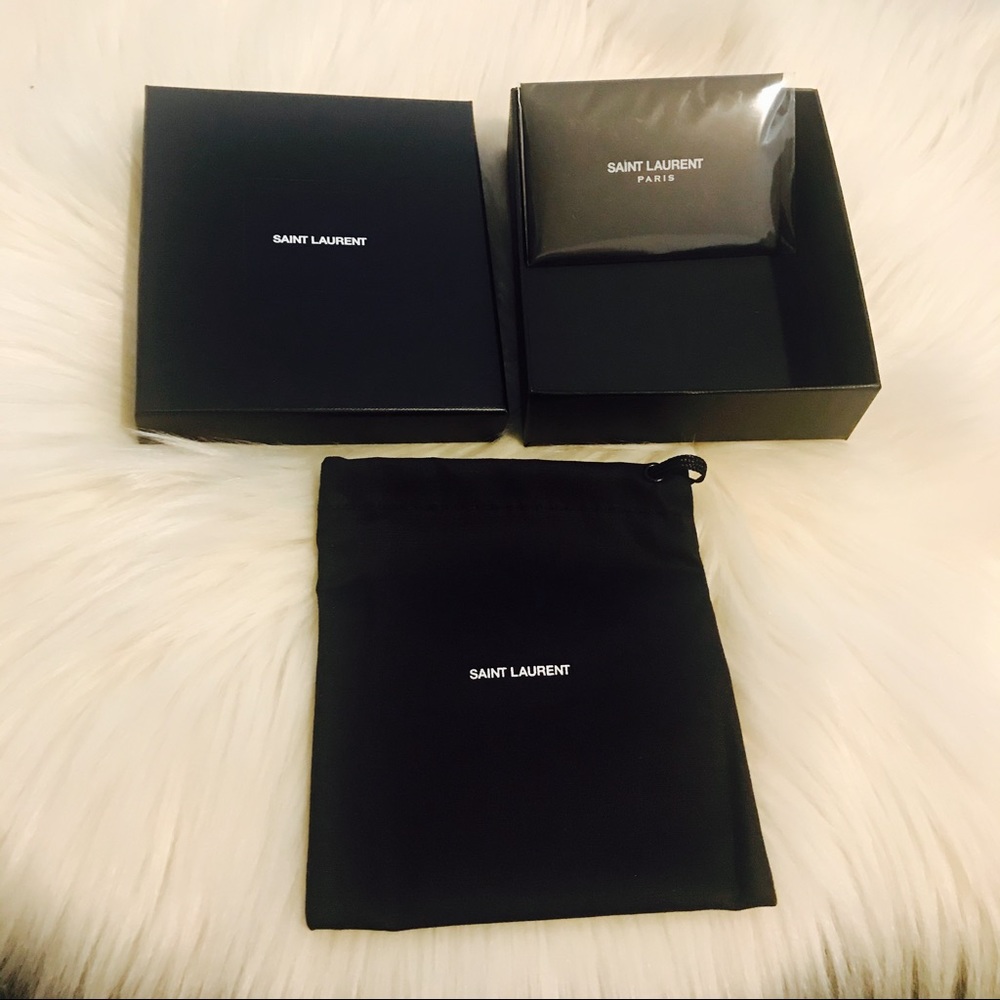SOLD -💕Saint Laurent Grained Chevron Card Holder - Picture 5 of 6
